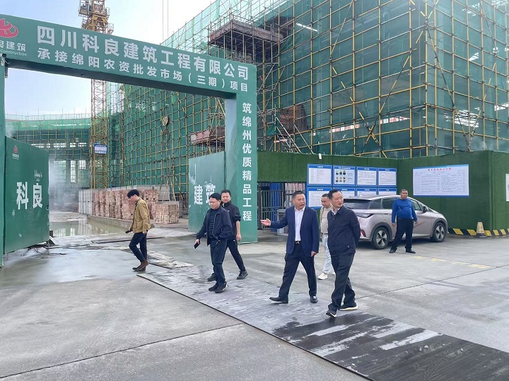 綿陽市涪城區決策咨詢城鄉融合組組長尹陽一行深入綿陽農資批發市場展開調研